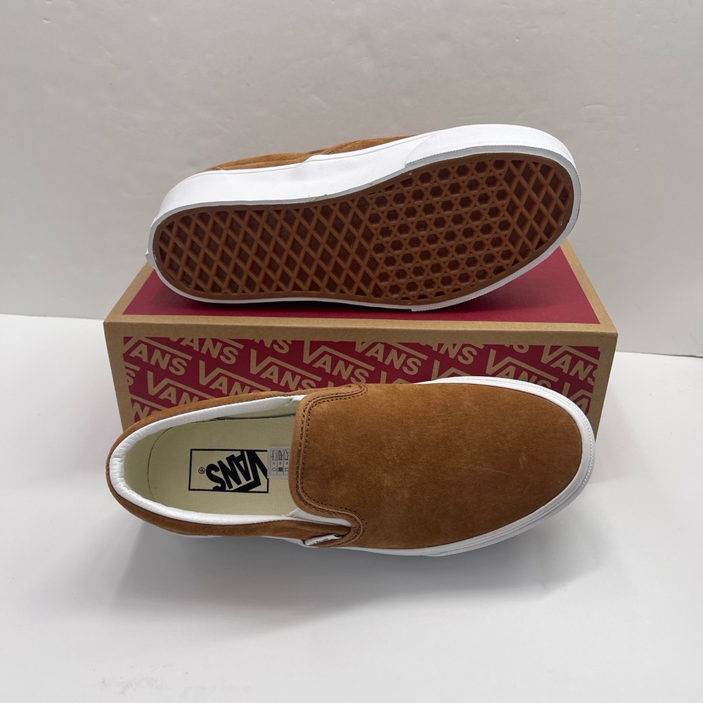 Vans Classic Slip-On Stackform
Nubuck Chipmunk
VN000CN1GWT Platform Sneakers - Picture 5 of 16